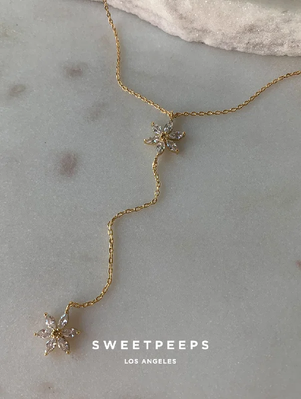 unique pendant necklace for everyday wear-Diamond Petal Lariat Necklace